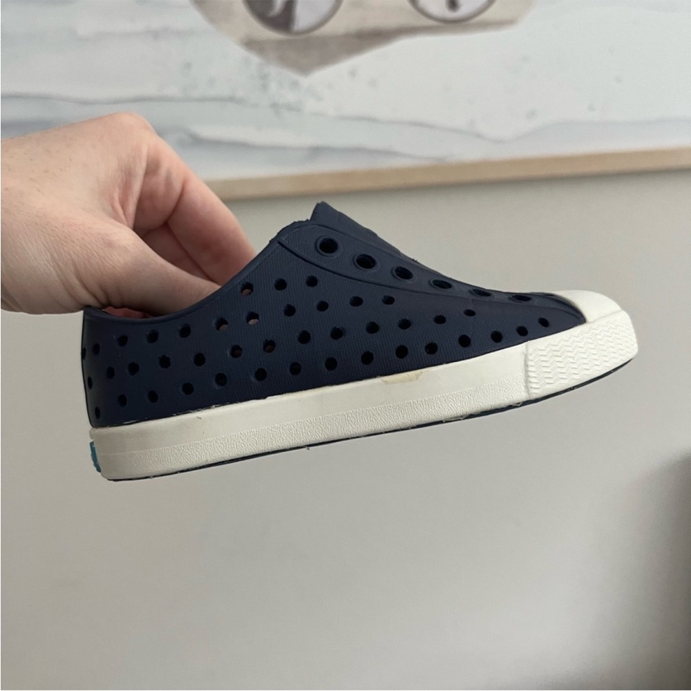 • native shoes • - Picture 2 of 5